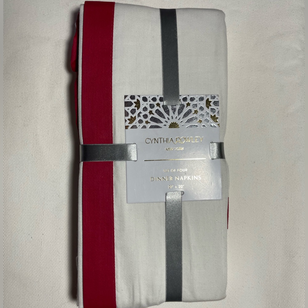 NWT  CYNTHIA ROWLEY NAPKINS   Set of Four
